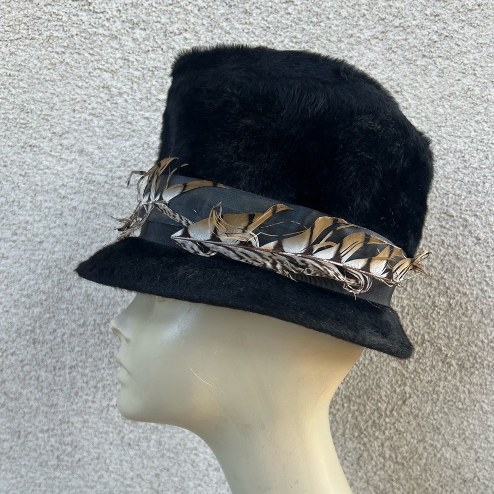 Vintage black hat faux fur with black ribbon and real feather sz 22 Patrice